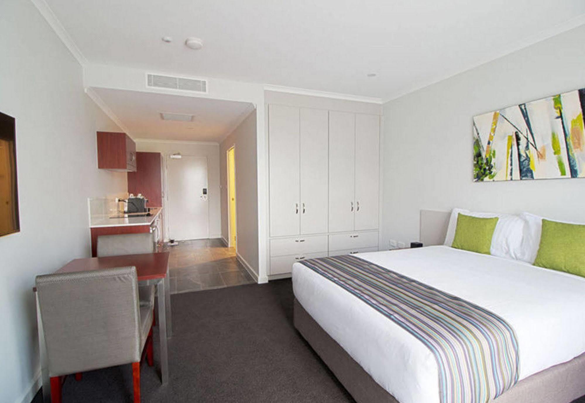 อะโบเด แนร์ราบันดาห์ Hotel แคนเบอร์รา ภายนอก รูปภาพ